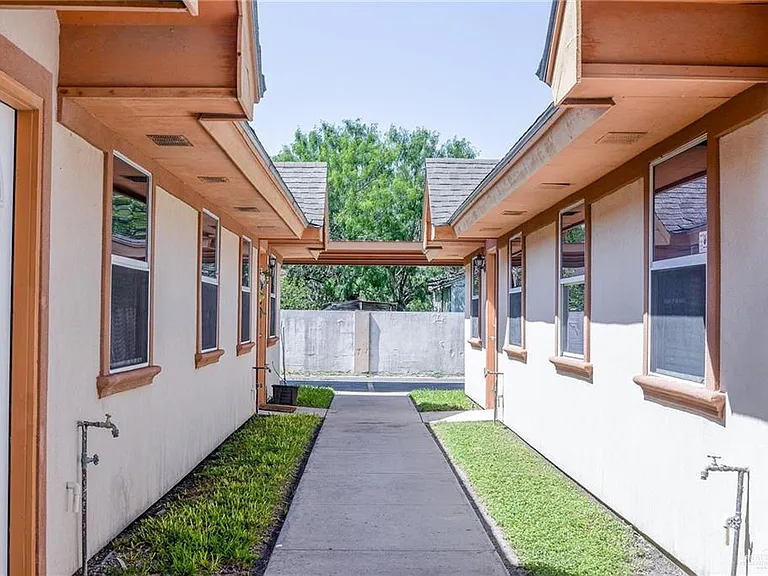 1700 W Douglas St — Photo 14