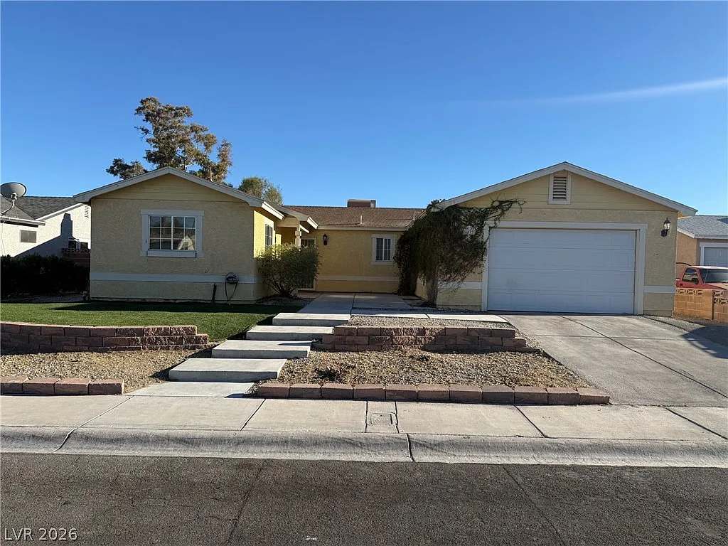 3 bed, 2.0 bath, 1253 sqft, $1,900 — Photo 1