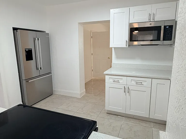 9518 N Dartmouth Ave — Photo 6