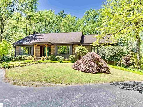 2nd image of 107 Highbourne Dr
