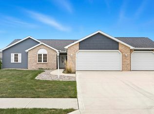 10302 Greenwood Lakes Dr, New Haven, IN 46774