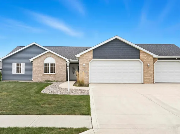 10302 Greenwood Lakes Dr, New Haven, IN 46774