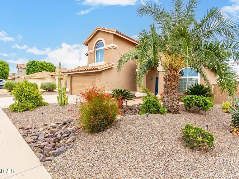7217 W Crest Ln — Photo 3