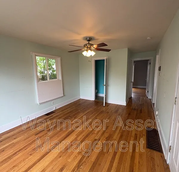 1230 N Chestnut St — Photo 8