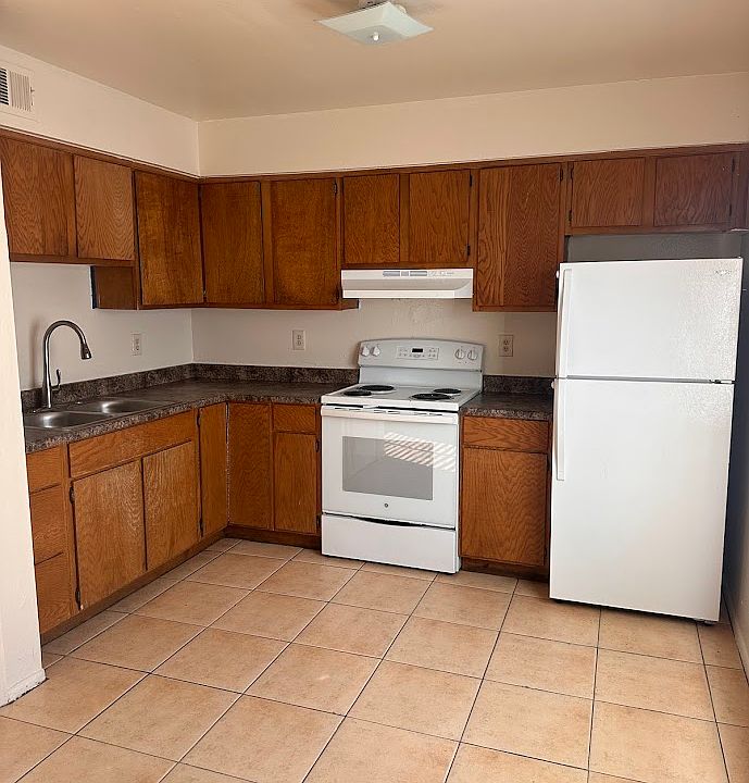 1st image of 1625 E Wood St APT 101
