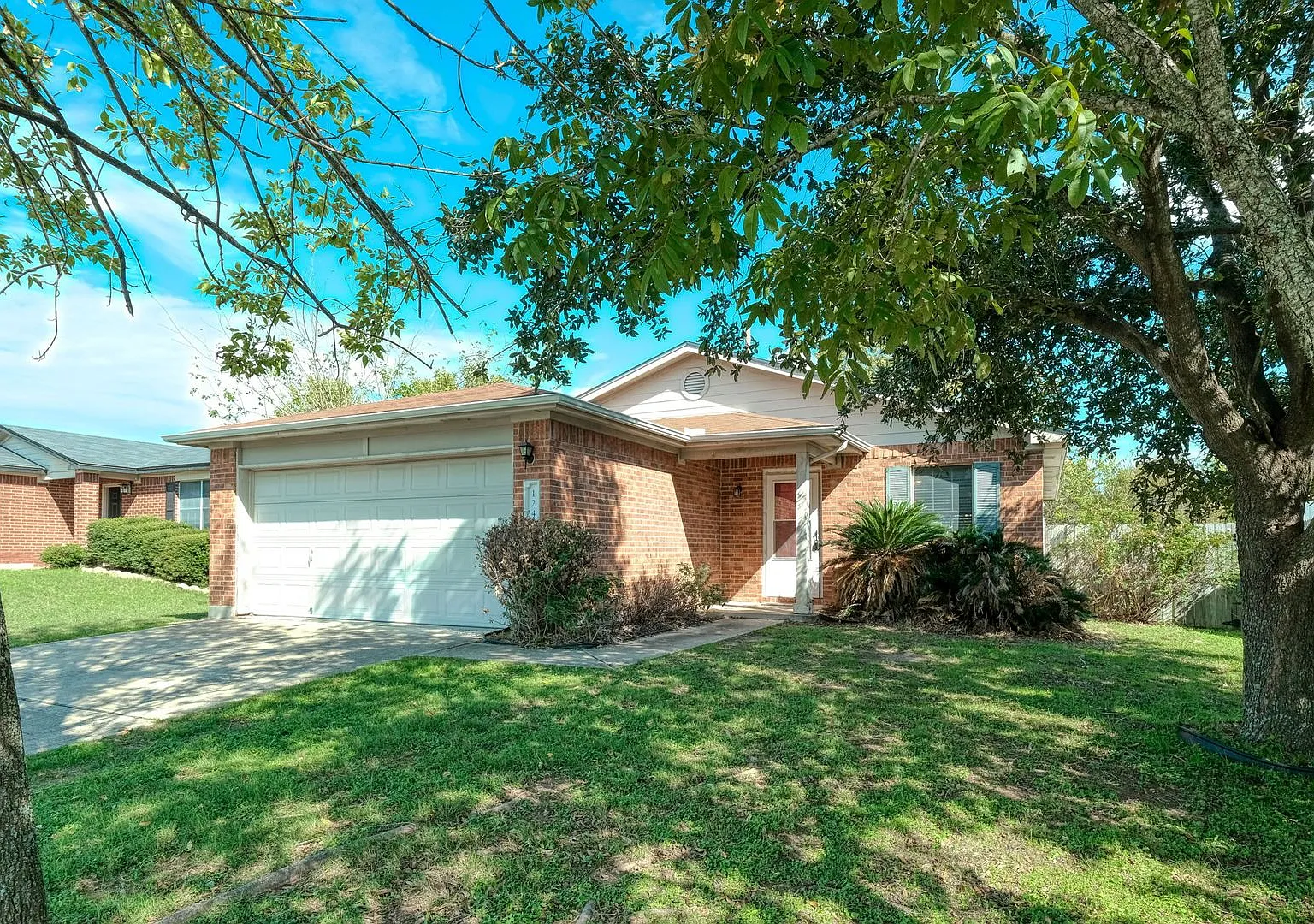 Nice 3B/2B in Spring Branch with spacious floorplan! — Photo 1