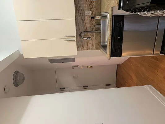 Rented by Flatiron Real Estate Advisors LLC | media 21