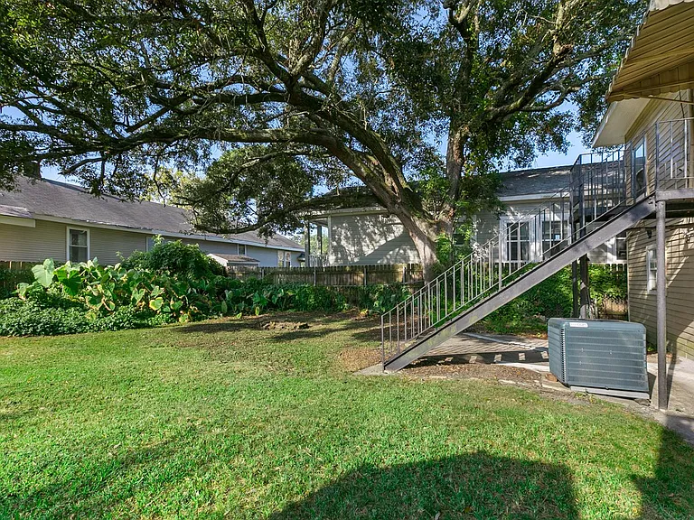 306 Homedale St #UPPER — Photo 3