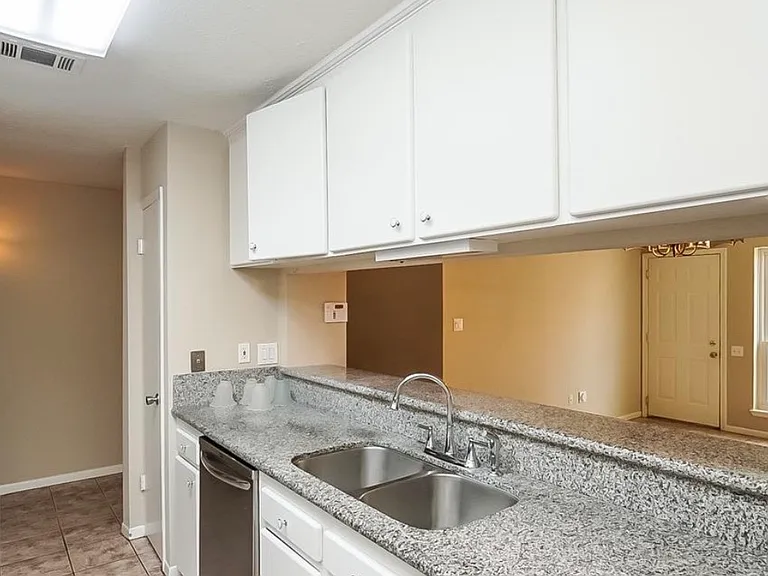 10650 Bexley Dr — Photo 6