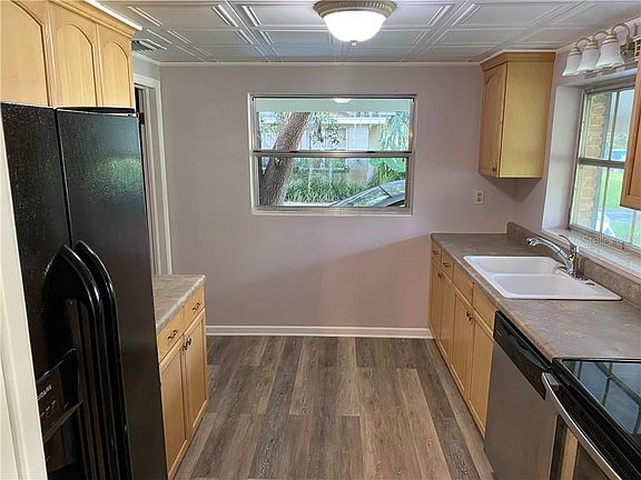 3rd image of 3001 Warrington Ave