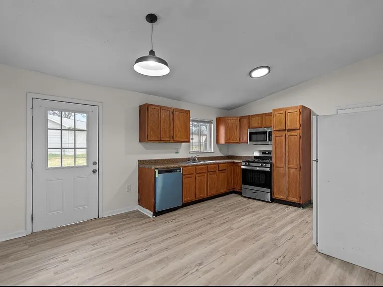 1950 Thunderbird Ave — Photo 6