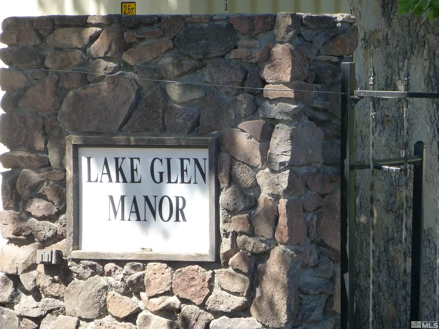 185 Lake Glen Dr photo 1