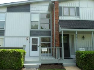 8717 W 70th St, Overland Park, KS 66204