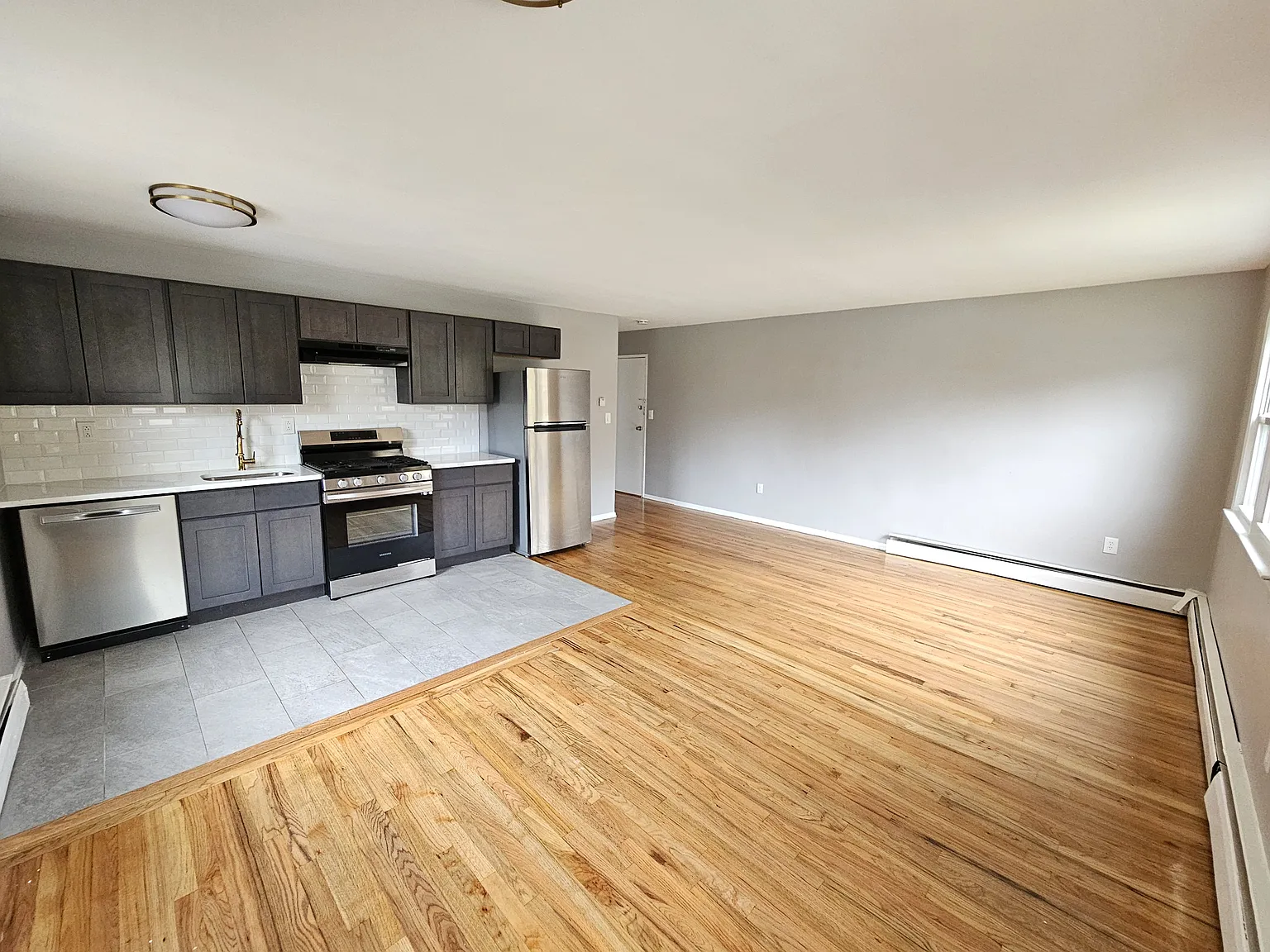 2 bed, 1000 sqft, $2,100 — Photo 2