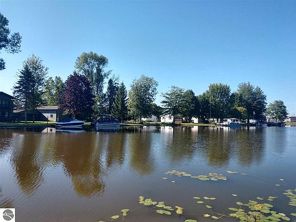 3rd image of 907 S Augres River Dr