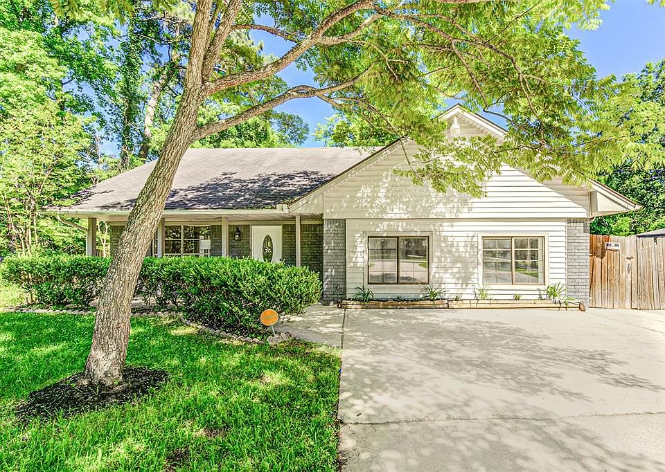 1st image of 27220 Blueberry Hill Dr