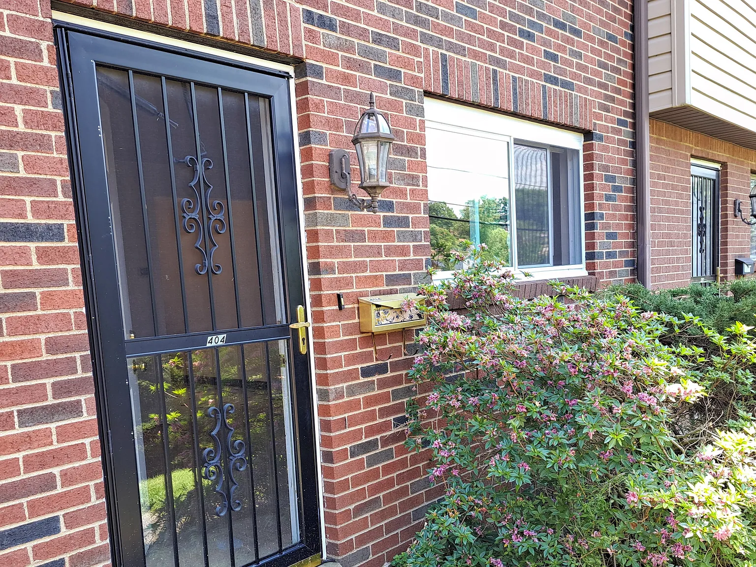2 bed, 1100 sqft, $1,145 — Photo 1