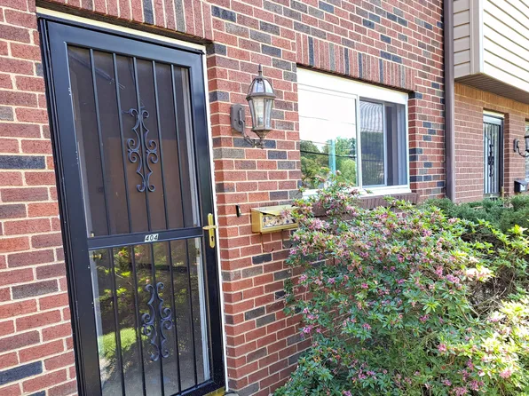 402 Brierly Ln, West Mifflin, PA 15122