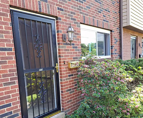 402 Brierly Ln Photo 1