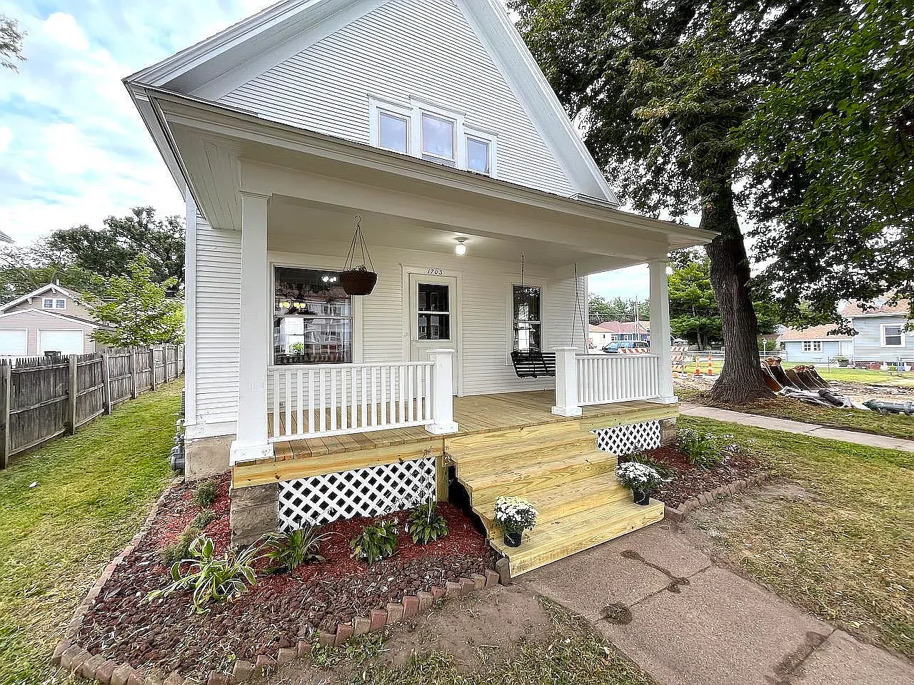 3 bed, 1344 sqft, $1,650 — Photo 1