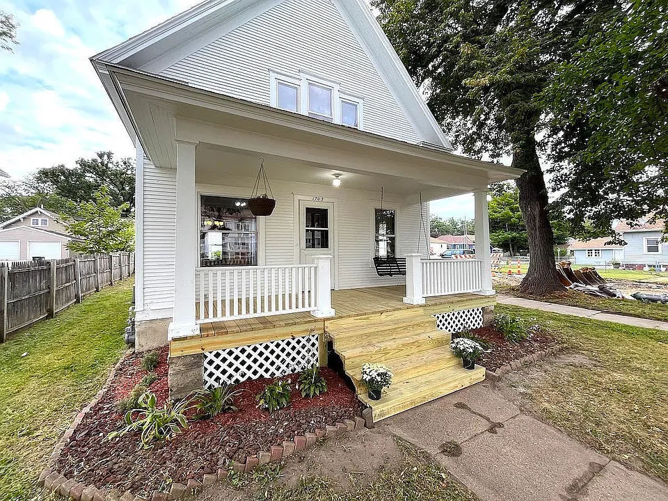 1703 Main St