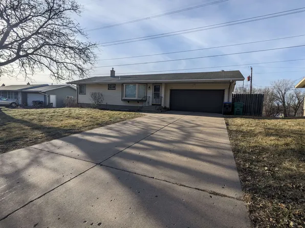 789 Terrace Dr, Roseville, MN 55113