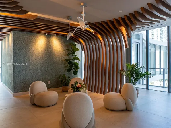 700 NE 24th St, Miami, FL