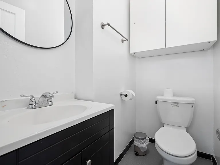 Urbanlux Wilshire Robertson — Photo 18