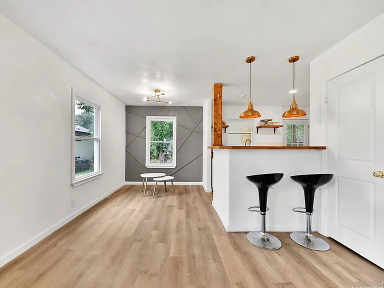 127 Burke Ave — Photo 3