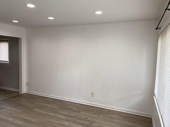 3rd image of 748 Robinwood Dr