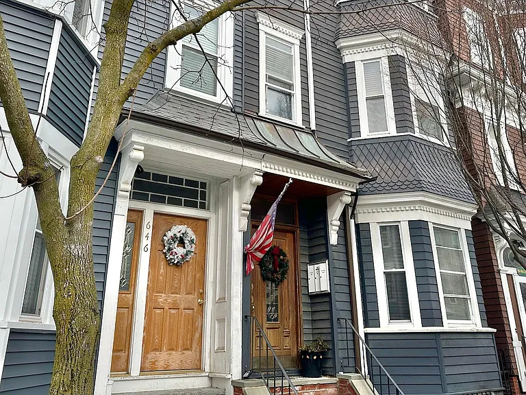 648 E 7th St #1 — Photo 20