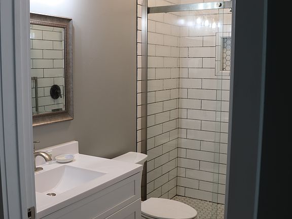 5th image of 912 Dawson St APT 200