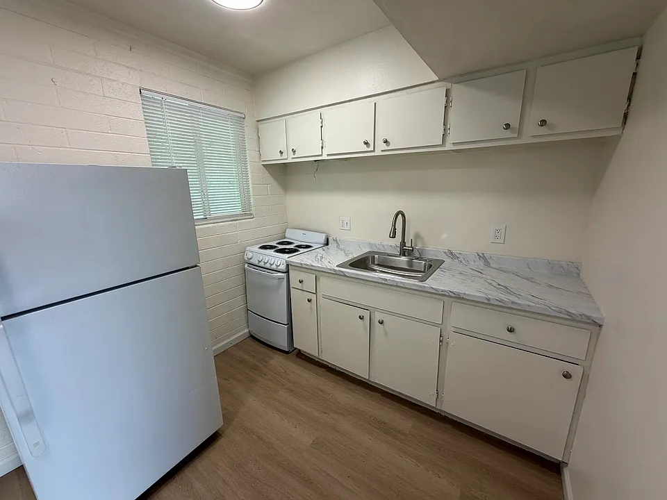 1739 E Cheery Lynn Rd #B