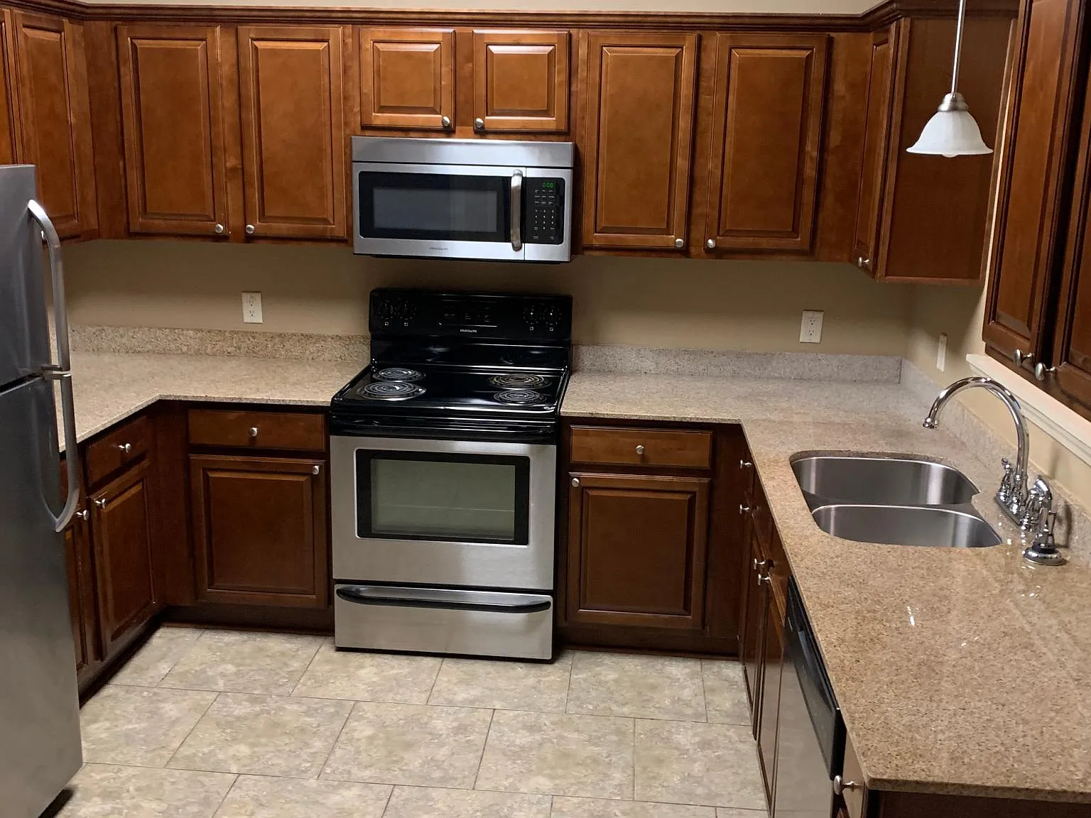 2 bed, 1014 sqft, $1,000 — Photo 3