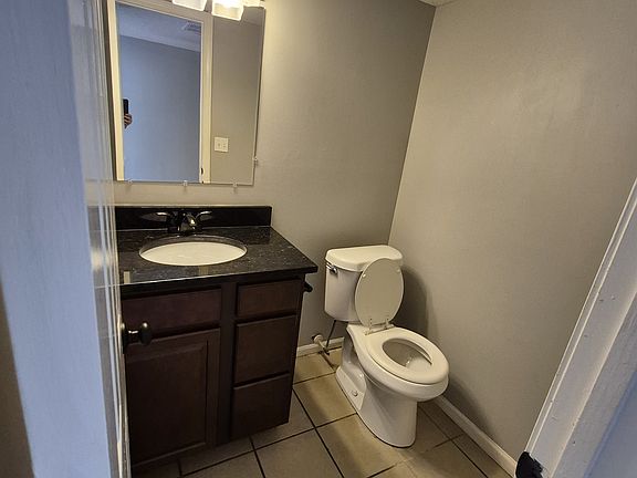 4th image of 816 E 167th Ct