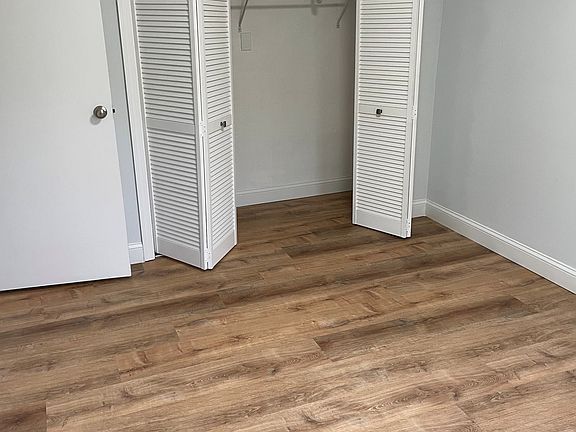 4th image of 389 Washington St #33