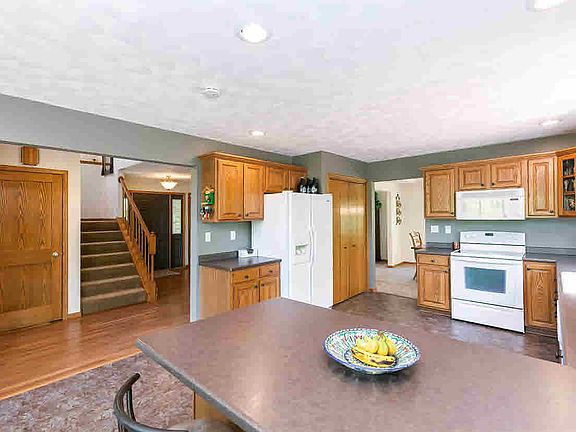 3rd image of 20 Ponderosa Dr