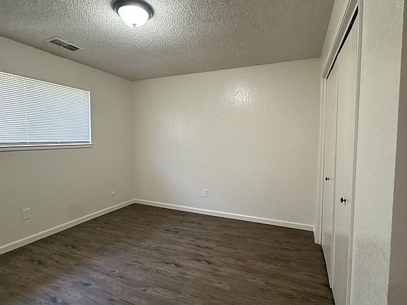 4th image of 146-50 S Peppertree St #150