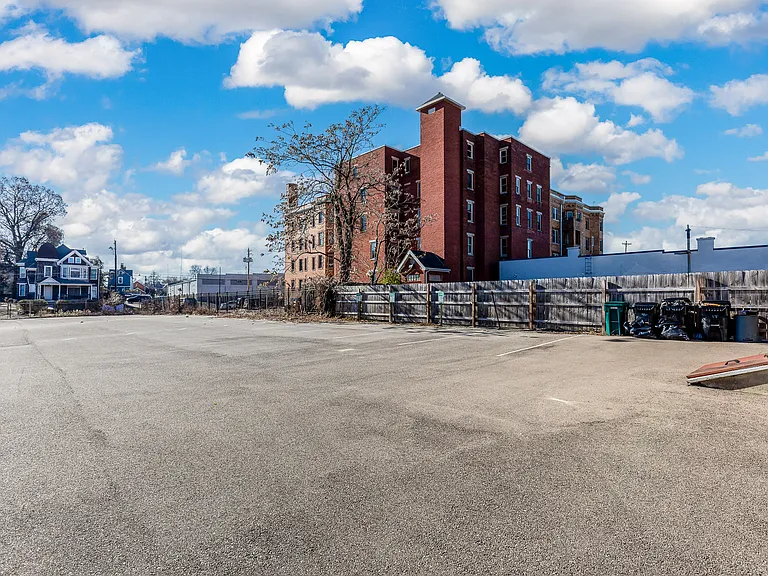 811 Lexington Ave #1 — Photo 22