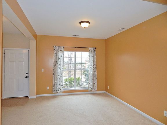 3rd image of 1029 Castlemaine Dr