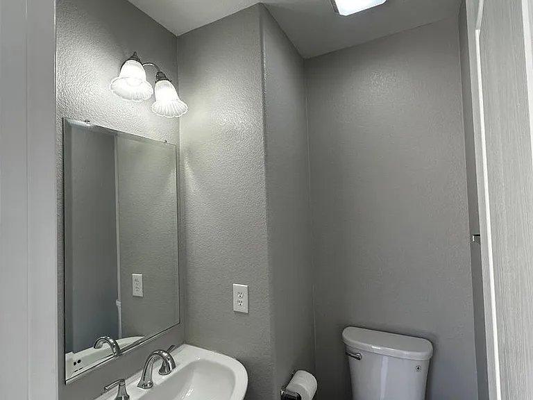 1455 Holcomb — Photo 5