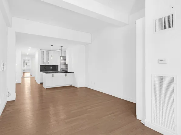 88 Greenwich Street 721 image 3 of 16