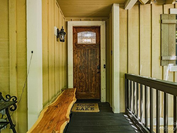 4th image of 9 Whispering Falls Ct