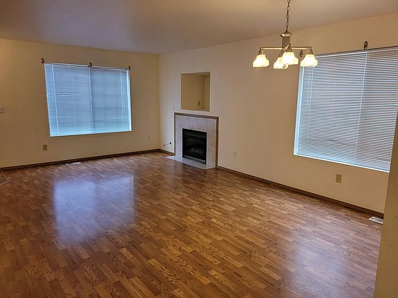 3rd image of 1101 NE Beaumont Ln