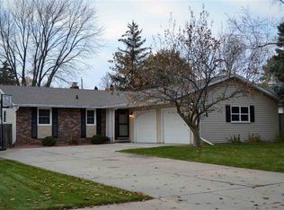 813 Voelker St, De Pere, WI 54115