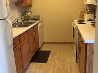 921 40th St NW, Rochester, MN 55901