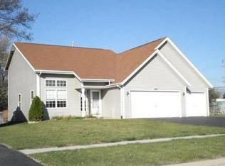 890 Needle Point Dr, Machesney Park, IL 61115