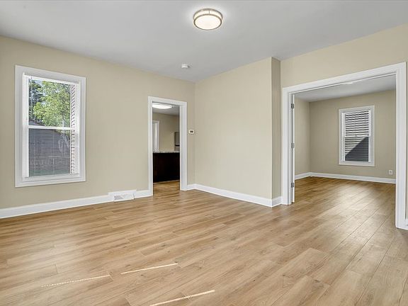 5th image of 517 W Clayton St