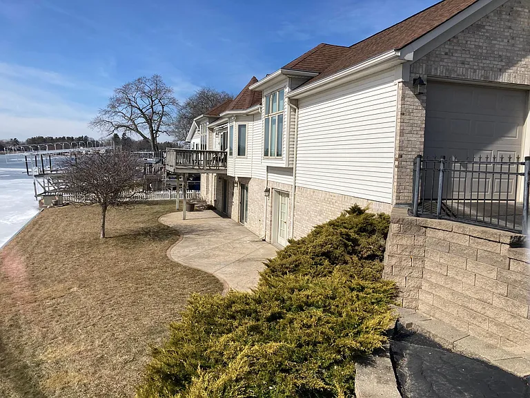 166 Highland Ave — Photo 6