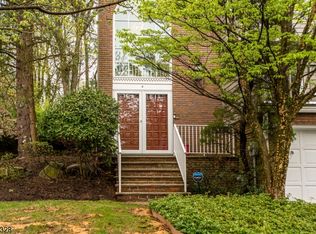 4 Fells Manor Rd, Caldwell, NJ 07006